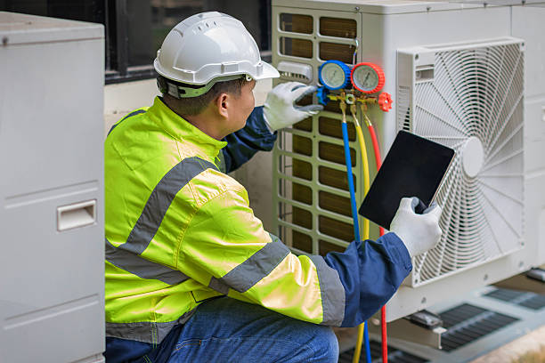 Professional Hvac technician working in Alexandria, VA